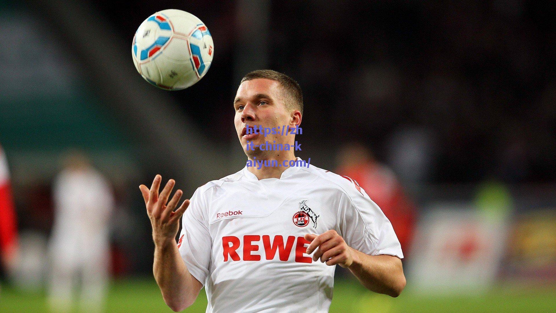 C罗社媒发布训练动态引爆关注,葡萄牙巨星专注未来誓言全力以赴